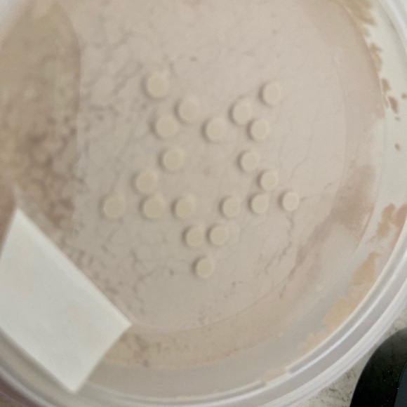 KVD Lock it Setting Powder - Picture 3 of 5